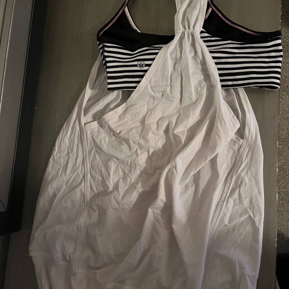 Lululemon workout top w/ built in sports bra